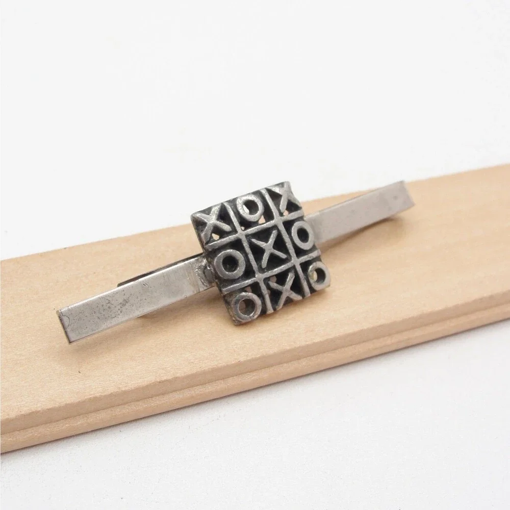 Vintage Silver Tone Tic Tac Toe Tie Clip Bar Noughts Crosses XOXO Board Game